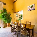 בית נופש Poolside Haven In Salles *