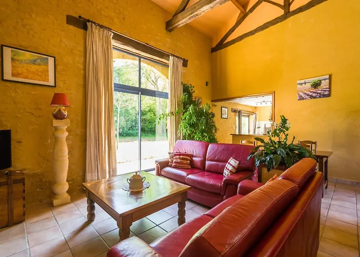 Poolside Haven In Salles 펜션 Larzac